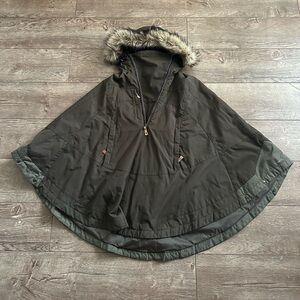 RARE FJÄLLRAVEN LUHKKA CAPE XS DARK OLIVE with hood